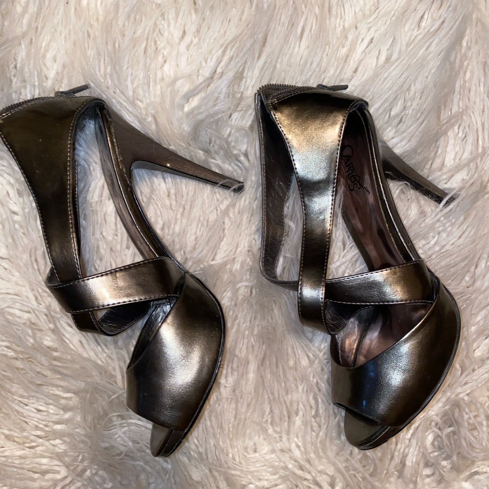 Carlos Santana Pewter heels
